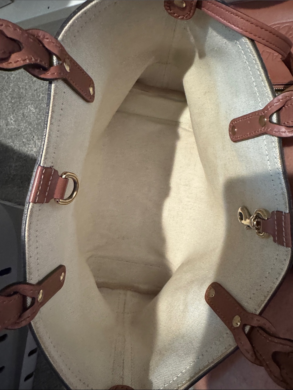 Gucci Beige GG Canvas Tote with Leather Trim and Detachable Pouch - Picture 6 of 7